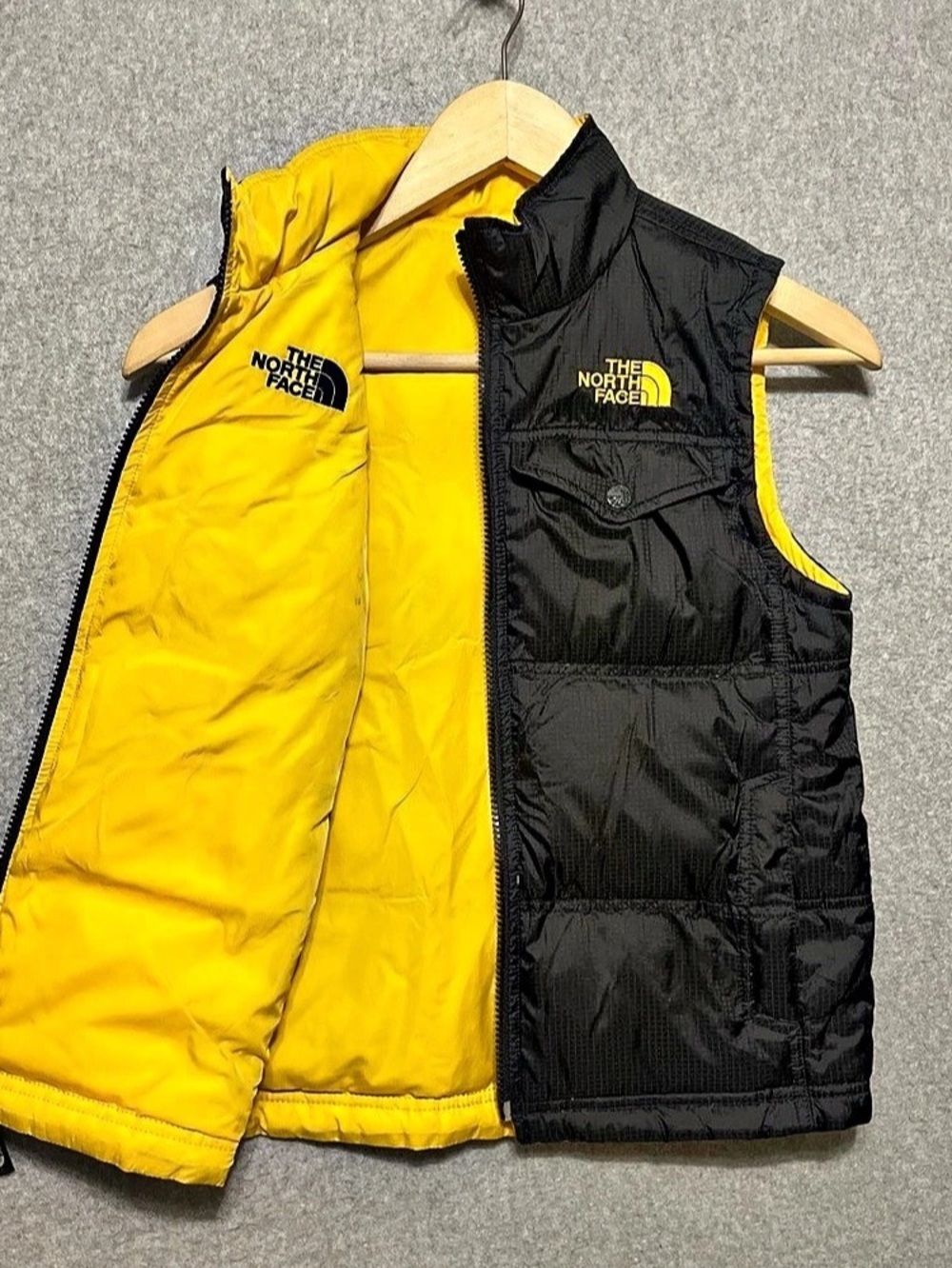 The North Face 550 Nuptse Vest Reversible Vest Black Yellow Boys Small